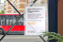 Cartel de obra con tono cercano para isi Obras y Servicios 
